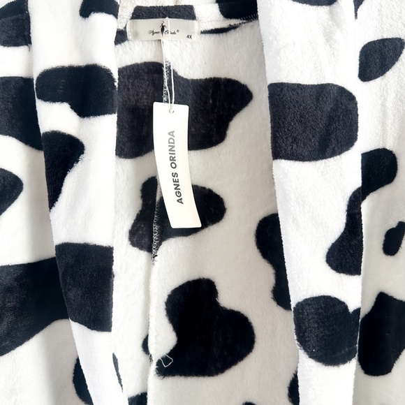 NWT - Women's Cow Print Bath Robe | Plus Size Women's Long Sleeved Bath Robe - Picture 3 of 8